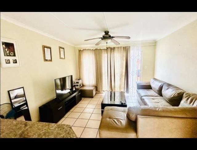 2 BEDROOM TOWNHOUSE FOR SALE IN VELD EN VLEI